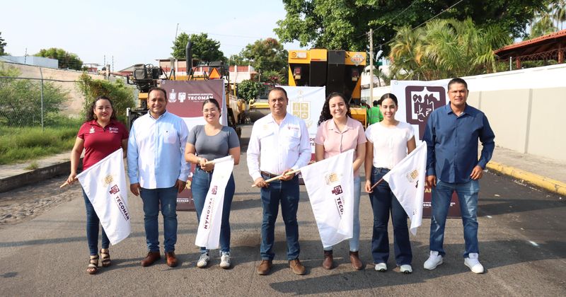 En este momento estás viendo Supervisa Armando Reyna inicio de obra de asfaltado en calle Hidalgo