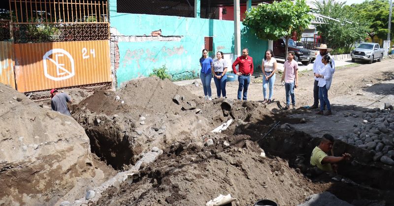 En este momento estás viendo Más de 500 metros de nueva red hidráulica en Tecomán; Armando Reyna supervisa avance