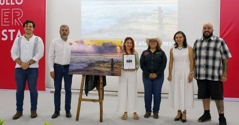 En este momento estás viendo Premian a Perla Alejandra por fotografía sobre la vida en la costa colimense