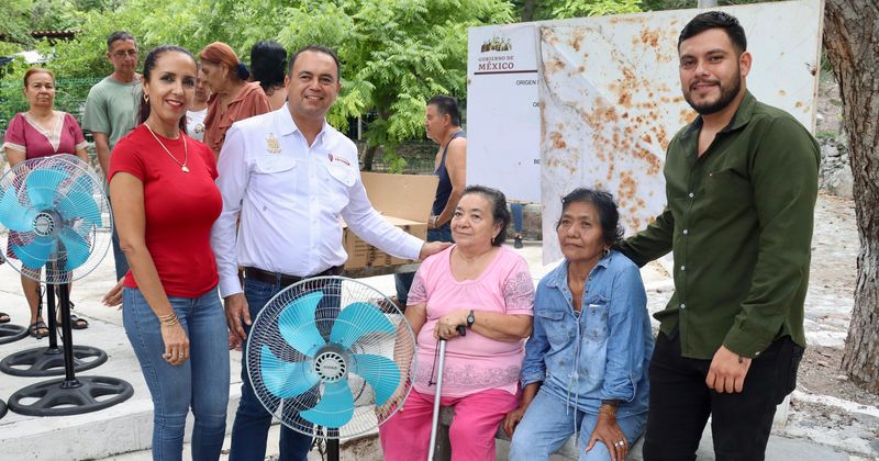En este momento estás viendo Reafirma Armando Reyna compromiso social con entrega de ventiladores a bajo costo