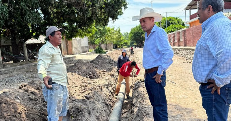 En este momento estás viendo Supervisa Cruz Méndez ampliación de red de drenaje en Rincón de López