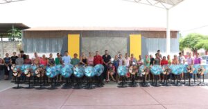 Lee más sobre el artículo Armando Reyna y Mili Cuevas llevan ventiladores a más familias tecomenses