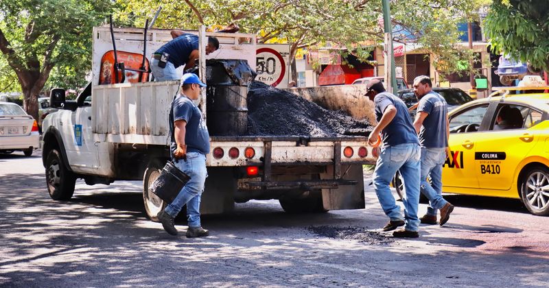 En este momento estás viendo Presidente Riult Rivera impulsa bacheo en zona oriente; atienden reportes en Av. Niños Héroes