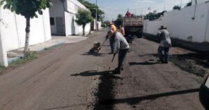 Lee más sobre el artículo Continúan trabajos de bacheo en Tecomán