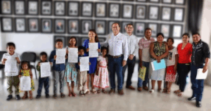 Lee más sobre el artículo Regularizan estado civil de dos familias en Tecomán; registran a siete menores