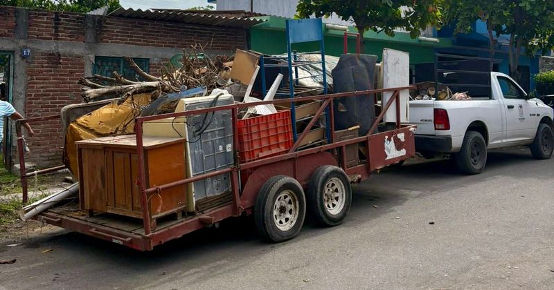 En este momento estás viendo Reforzando la lucha contra el dengue, Tecomán realiza jornada de descacharrización en Villas del Rey