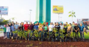 Lee más sobre el artículo Encabeza Armando Reyna jornada de reforestación ‘Sembremos Vida en Tecomán’