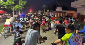Lee más sobre el artículo Con gran participación, familias de Tecomán disfrutan el Bicipaseo Nocturno