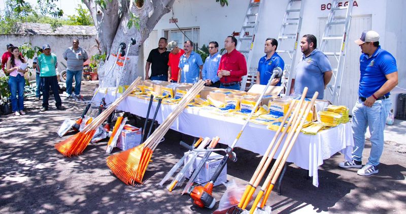 En este momento estás viendo Armando Reyna equipa a Servicios Públicos con herramientas y vehículo