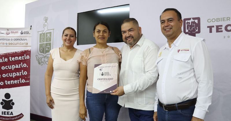 En este momento estás viendo Entregan certificados de primaria y secundaria a jóvenes y adultos en Tecomán