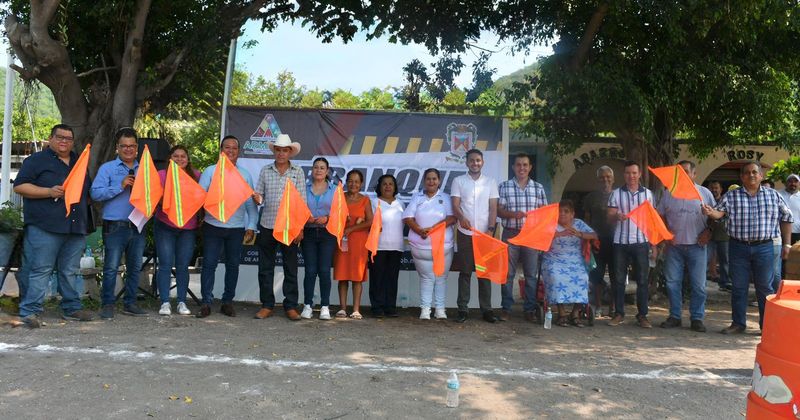 En este momento estás viendo Inicia obra de rehabilitación de drenaje sanitario en la colonia Lázaro Cárdenas de Armería