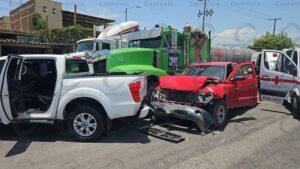 Lee más sobre el artículo Tractocamión provoca carambola en la autopista Armería–Tecomán; hay cuatro lesionados