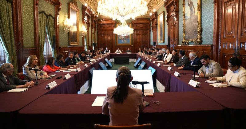 En este momento estás viendo Indira Vizcaíno acude a reunión con la presidenta Sheinbaum para el fortalecimiento del IMSS-Bienestar