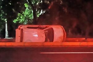 Lee más sobre el artículo Volcadura en la autopista Manzanillo – Colima deja dos heridos