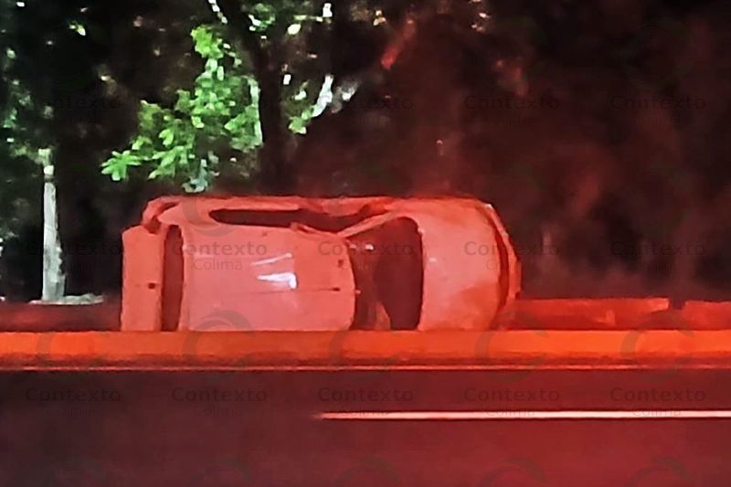 En este momento estás viendo Volcadura en la autopista Manzanillo – Colima deja dos heridos
