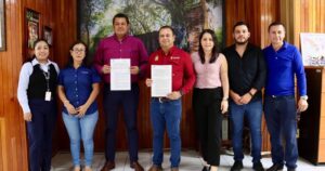 Lee más sobre el artículo Gobierno de Tecomán firma convenio para otorgar descuento en transporte a Colima, Manzanillo y Guadalajara