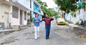Lee más sobre el artículo Rosi Bayardo arranca rehabilitación con concreto hidráulico en la calle Arnulfo Flores en Santiago