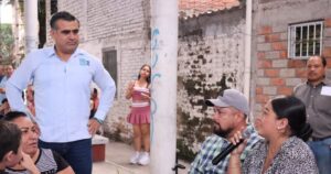 Lee más sobre el artículo Riult Rivera dialoga con vecinos de Las Amarillas y gestionará reunión con Conagua por daños del Río Colima