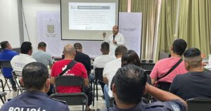 Lee más sobre el artículo Capacitan a policías de Tecomán como primeros respondientes en conductas de riesgo