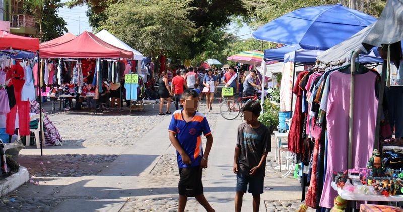 En este momento estás viendo Comerciantes de Tecomán resienten baja en ventas tras gastos escolares; tianguis se abre a nuevos vendedores