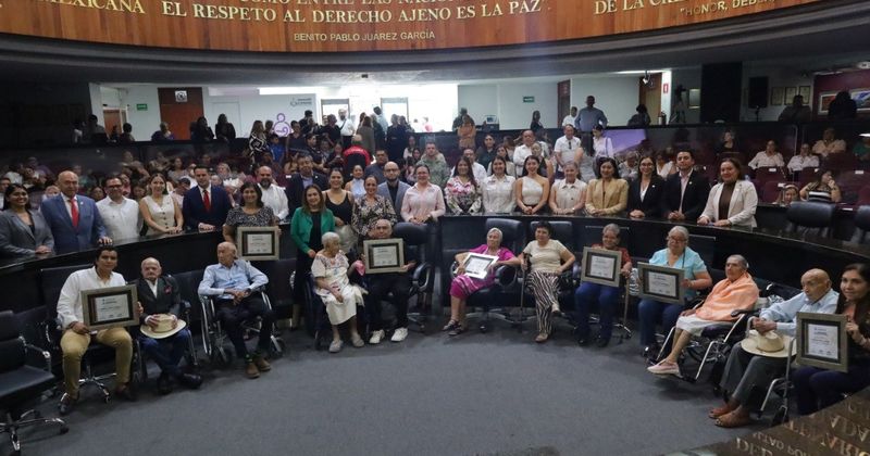 En este momento estás viendo Distingue Congreso de Colima a siete adultos mayores de 100 años