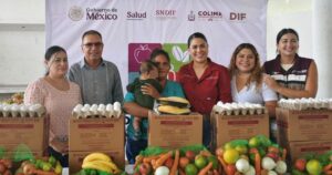 Lee más sobre el artículo Alcalde Cruz Méndez entregan apoyos alimentarios