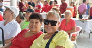 Lee más sobre el artículo DIF Armería rinde homenaje a los adultos mayores en su día