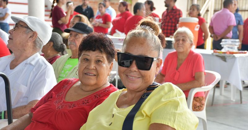 En este momento estás viendo DIF Armería rinde homenaje a los adultos mayores en su día