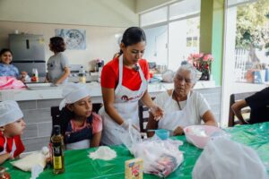 Lee más sobre el artículo DIF Tecomán cierra las vacaciones con un increíble taller de pizzas artesanales