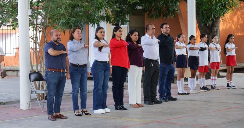 En este momento estás viendo Reconocen desempeño académico de alumnas y alumnos, en ceremonia itinerante del Congreso