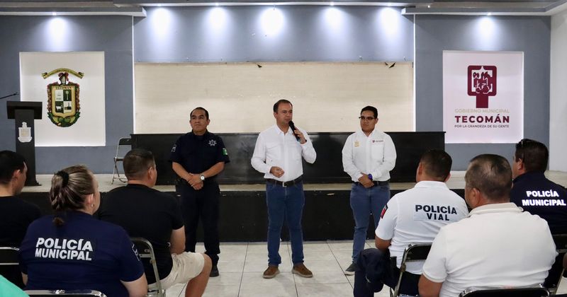 En este momento estás viendo Gobierno de Tecomán entrega apoyos de útiles escolares a elementos de la Policía Municipal
