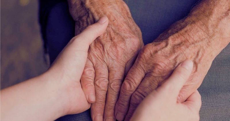 En este momento estás viendo Envejecer sin miedo: psicólogo llama a aceptar la vejez como etapa de plenitud