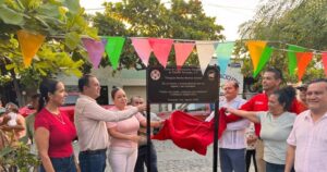 Lee más sobre el artículo Tianguis de la Pulga en Tecomán recibe el nombre del líder popular Martín Moreno García