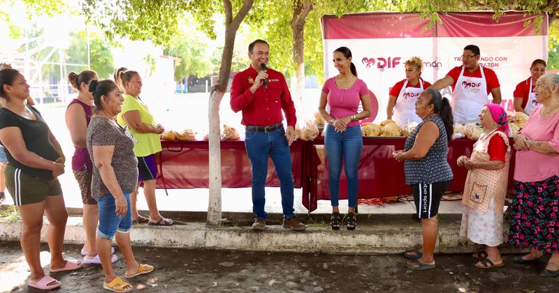 En este momento estás viendo Armando Reyna y Mili Cuevas dan inicio al programa Canasta Alimentaria a Bajo Costo