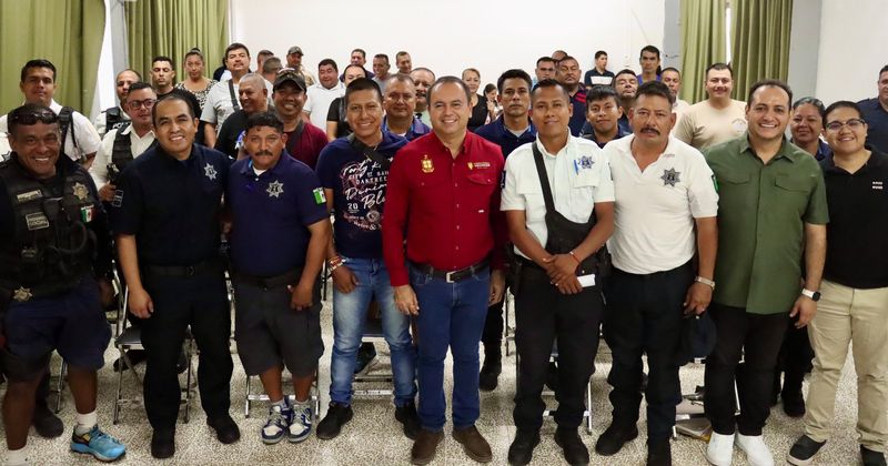 En este momento estás viendo Armando Reyna entrega becas escolares a hijas e hijos de elementos de Seguridad Pública y Policía Vial