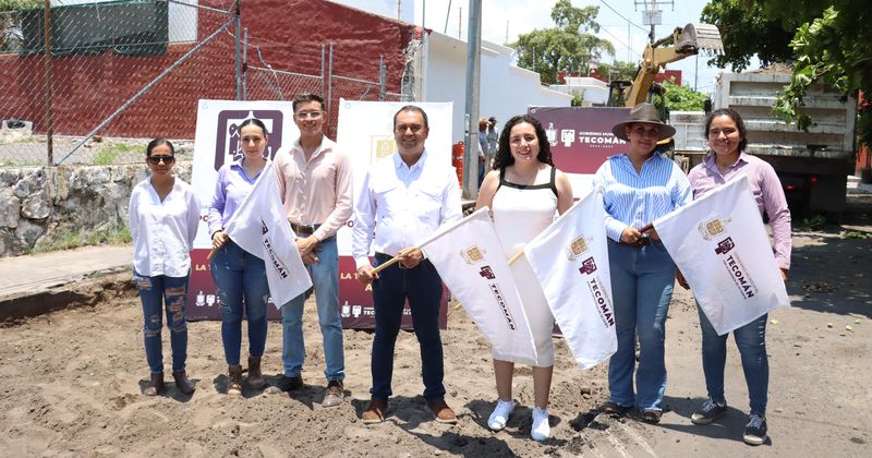 En este momento estás viendo Armando Reyna inicia construcción de huella de concreto en calle Allende