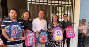 Lee más sobre el artículo Regidor Luis Alberto Gama impulsa programa ‘Regidor Contigo’ con entrega de mochilas en Armería