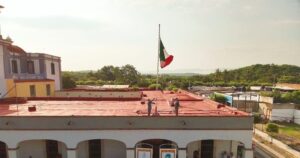 Lee más sobre el artículo Izamiento de Bandera en Coquimatlán, fortalece la coordinación entre Autoridades Municipales y Seguridad Pública