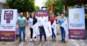 Lee más sobre el artículo Inicia construcción de huellas de rodamiento en calle Galeana de Tecomán