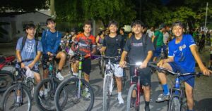 Lee más sobre el artículo Éxito total en el Bicipaseo Nocturno de Tecomán