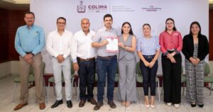 Lee más sobre el artículo Indira Vizcaíno entrega plazas definitivas a Personal de Apoyo y Asistencia a la Educación