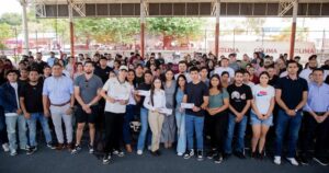 Lee más sobre el artículo Gobernadora acudió a la entrega de 284 tarjetas de JCF a habitantes de Colima y Cuauhtémoc