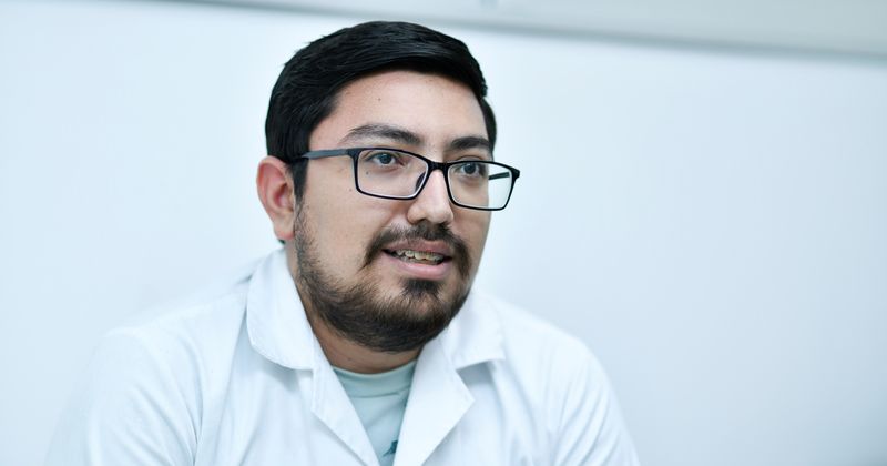 En este momento estás viendo Científicos de la UdeC investigan nueva terapia para aliviar dolor por artritis gotosa