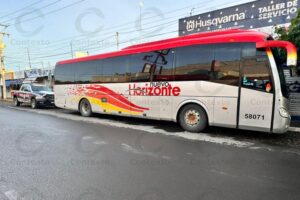 Lee más sobre el artículo Fallece operador de autobuses en Tecomán; lo hallaron dentro de la unidad