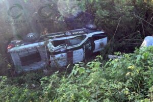 Lee más sobre el artículo Vuelca patrulla de la Policía Municipal de Manzanillo; reportan 9 policías lesionados