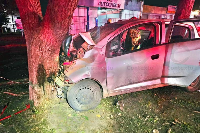En este momento estás viendo Un muerto y cuatro lesionados deja fuerte accidente en Villa de Álvarez