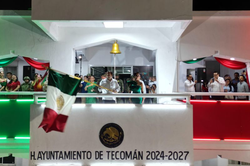 En este momento estás viendo Encabeza Armando Reyna el Grito de Independencia en Tecomán