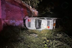 Lee más sobre el artículo Doble volcadura en Libramiento Ejército Mexicano deja 2 lesionados en Colima