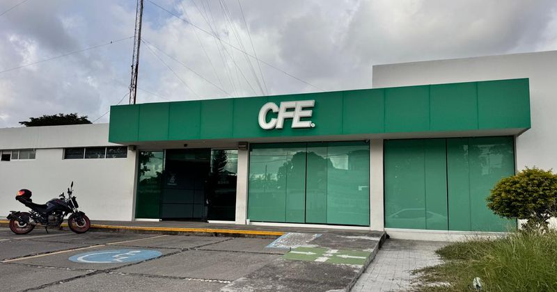 En este momento estás viendo Familias de Tecomán expresan molestia por constantes apagones; reportan daños en electrodomésticos y alimentos