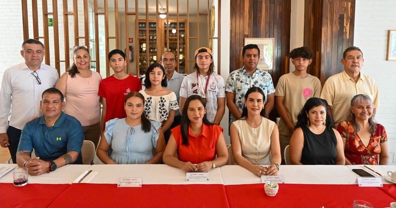 En este momento estás viendo Rosi Bayardo entrega becas a medallistas de la Olimpiada Nacional Conade